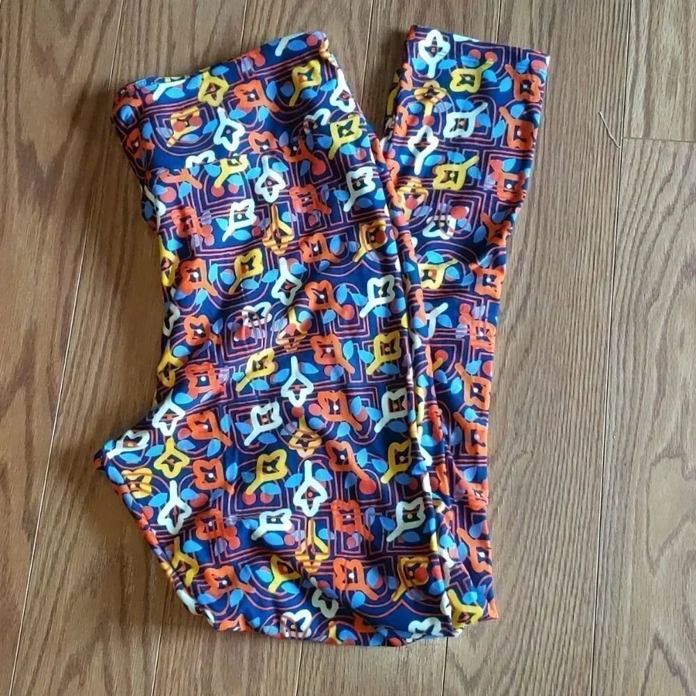 LulaRoe patterned leggings Tall and Curvy NWOT